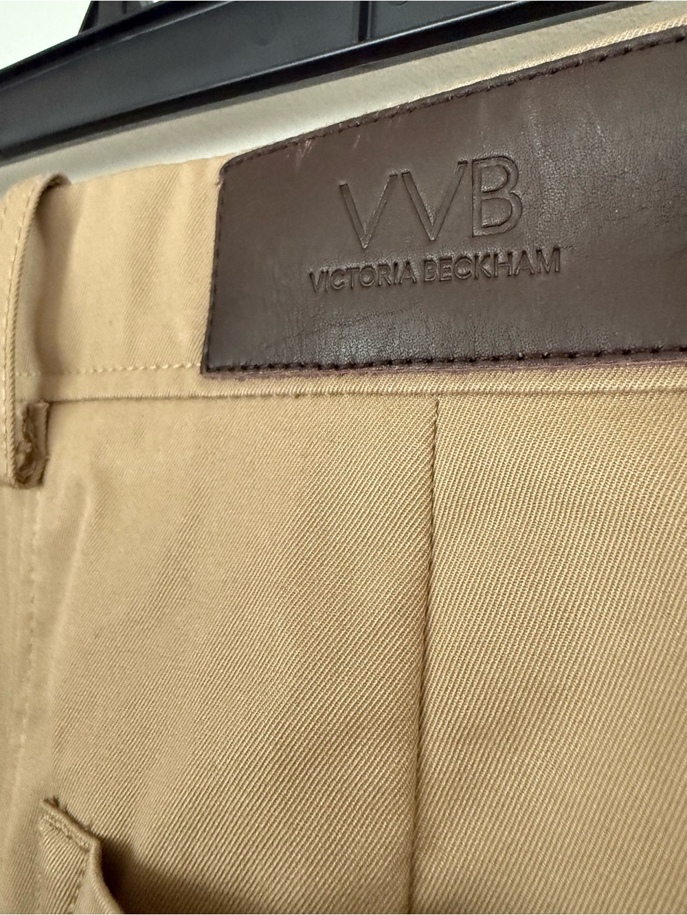 Victoria Beckham High-Rise Wide-Leg Pleated Cotton Twill Trousers in Tan | 4 - Picture 6 of 8